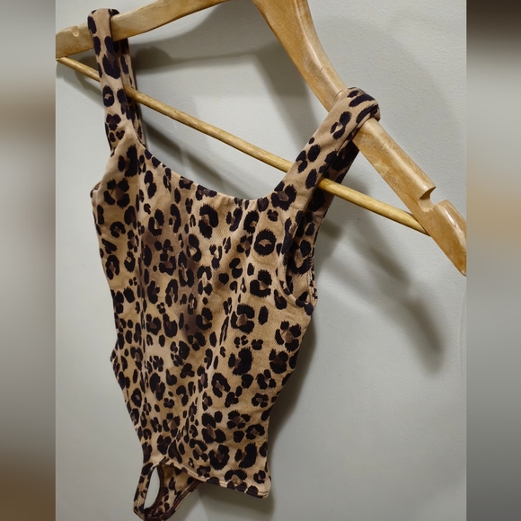 Babaton (Aritzia) XS Leopard Print Bodysuit - Picture 7 of 9